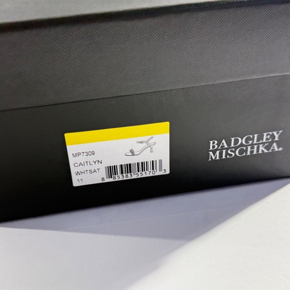 Badgley Mischka Caitlyn Heels Size 11 White Satin Pearl Embellished Ankle Strap - Picture 11 of 12